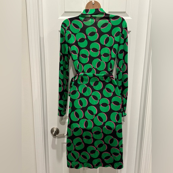 DVF Diane Von Furstenberg wrap dress Green and Black Patterned size 8 100% silk - Picture 2 of 6